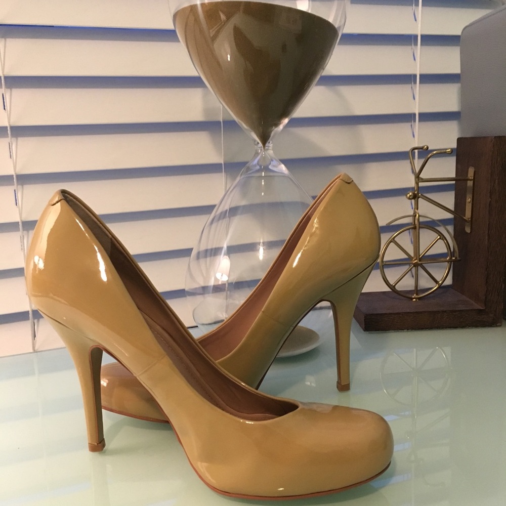 Vince Camuto Patent Leather Camel heels